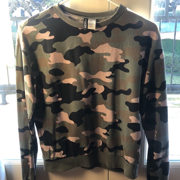 H & M Divided camo sweatshirt - Picture 4 of 6